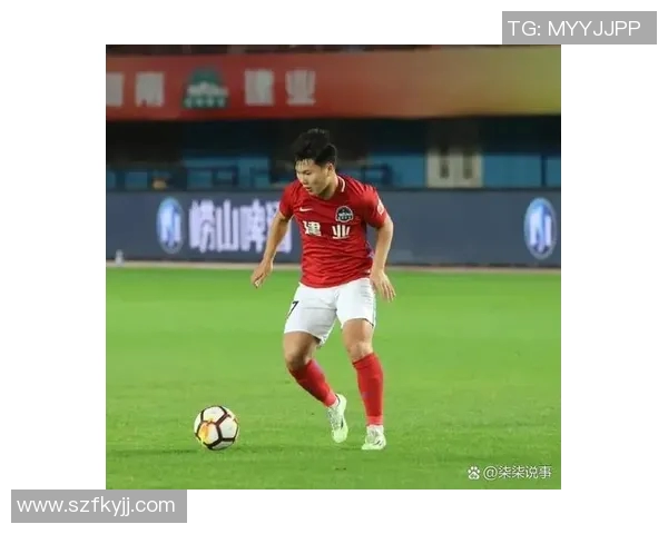 眼睛小却球技超群他是足球场上最闪耀的明星 眼睛小却球技超群他是足球场上最闪耀的明星